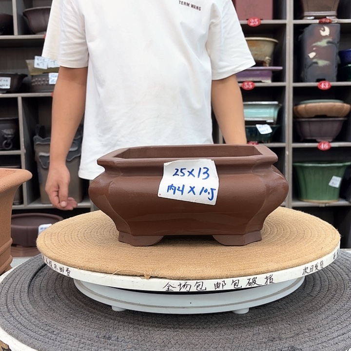 紫砂花盆紫砂的颜色很