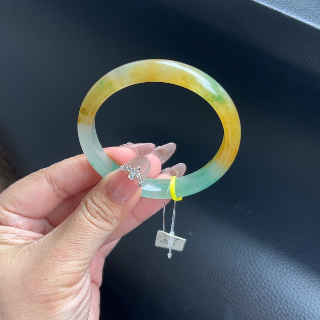 喜***树石英质玉未镶嵌手镯55.8