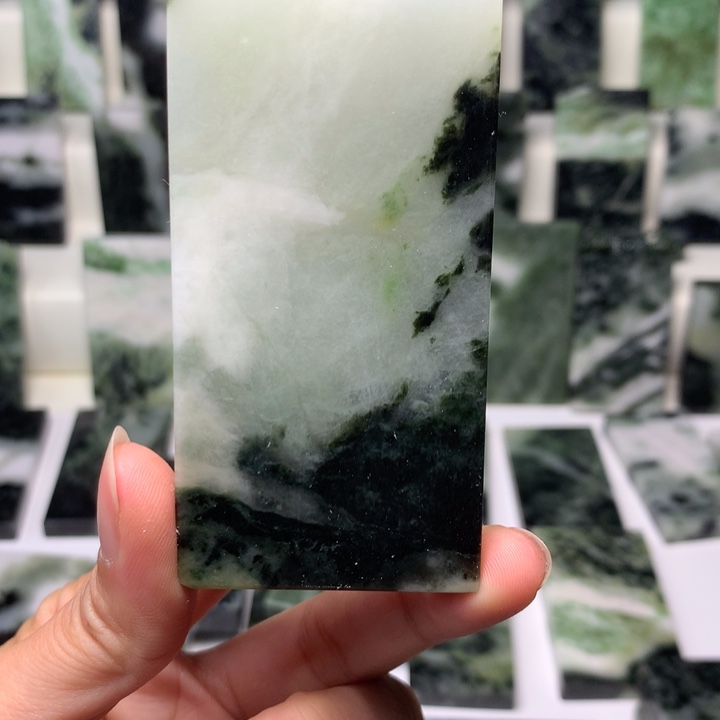 独山玉颈饰未镶嵌