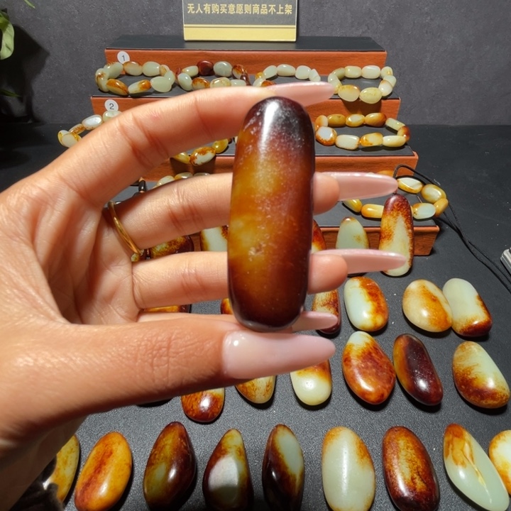 雪***儿和田玉未镶嵌颈饰