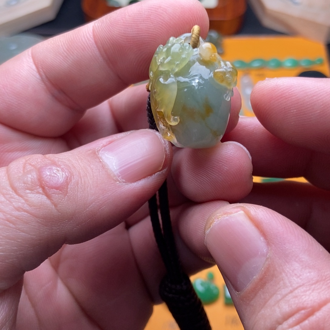 翡翠颈饰未镶嵌金***仔天然翡翠，小精品