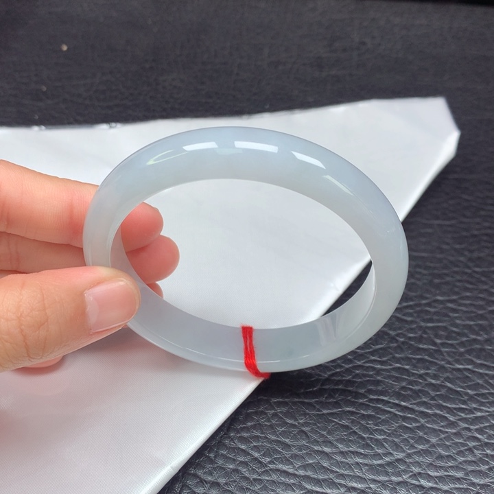 翡翠手镯未镶嵌60-61。