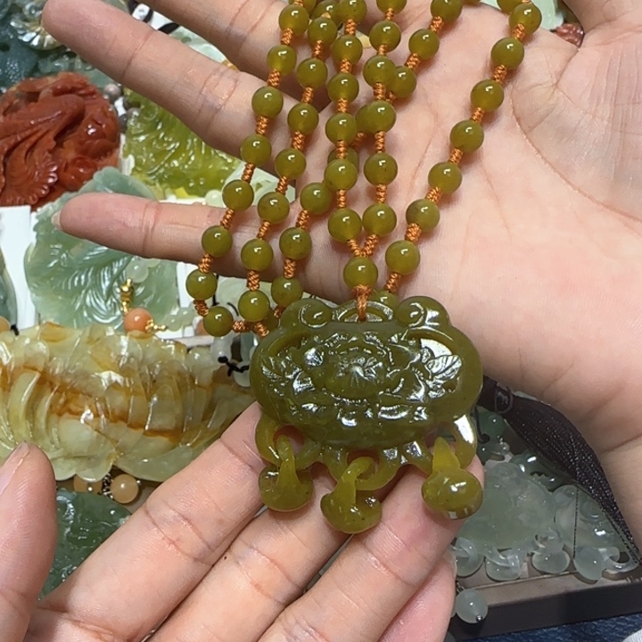 蛇纹石玉吊坠未镶嵌
