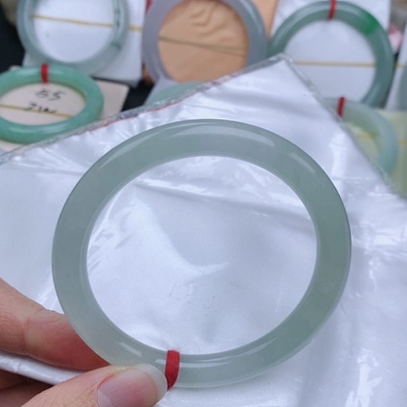 【闪购商品】翡翠手镯未镶嵌            圆条57 冰晴水