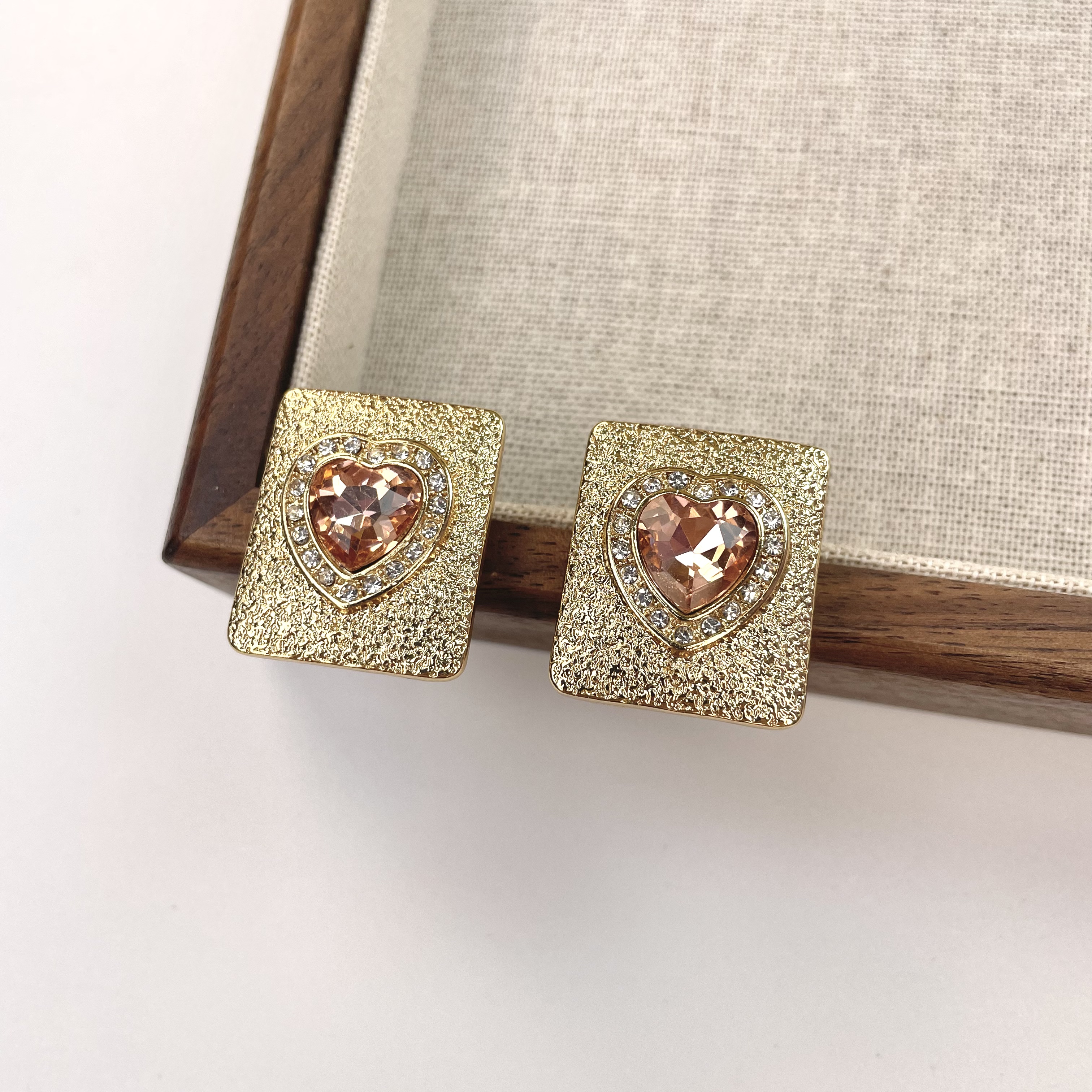 铜合金耳饰 手工气质轻奢复古欧美粉红法式耳钉耳扣