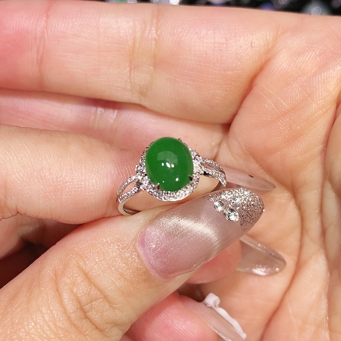 翡翠18K金镶嵌颈饰戒指