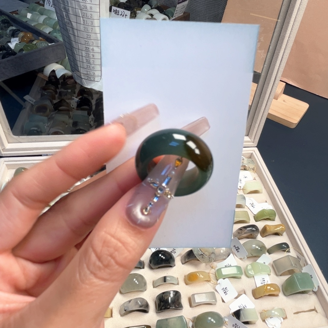 金***萌蛇纹石玉未镶嵌戒指