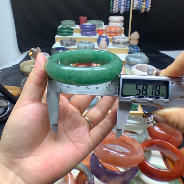 未镶嵌手镯石英质玉