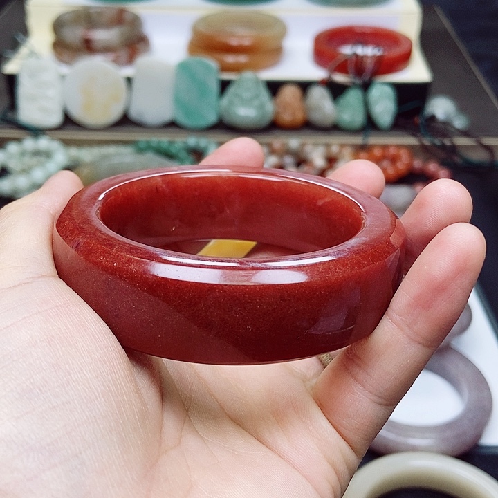 石英质玉手镯未镶嵌?*