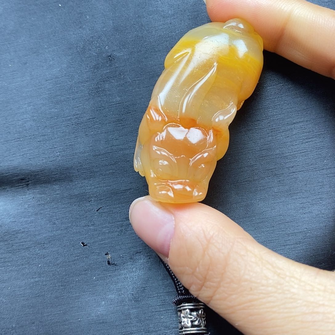 石英质玉（黄龙玉）颈饰未镶嵌