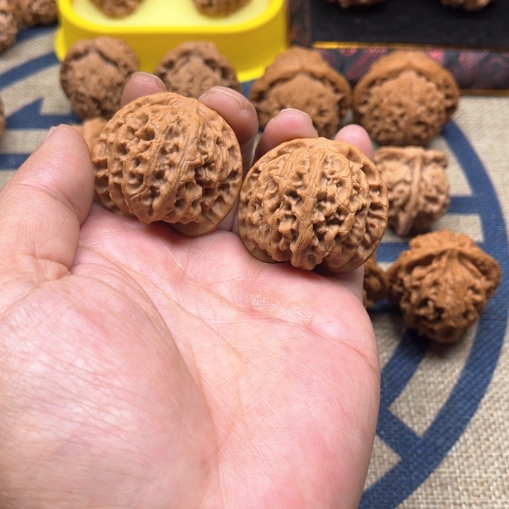 文玩核桃吊坠苹果