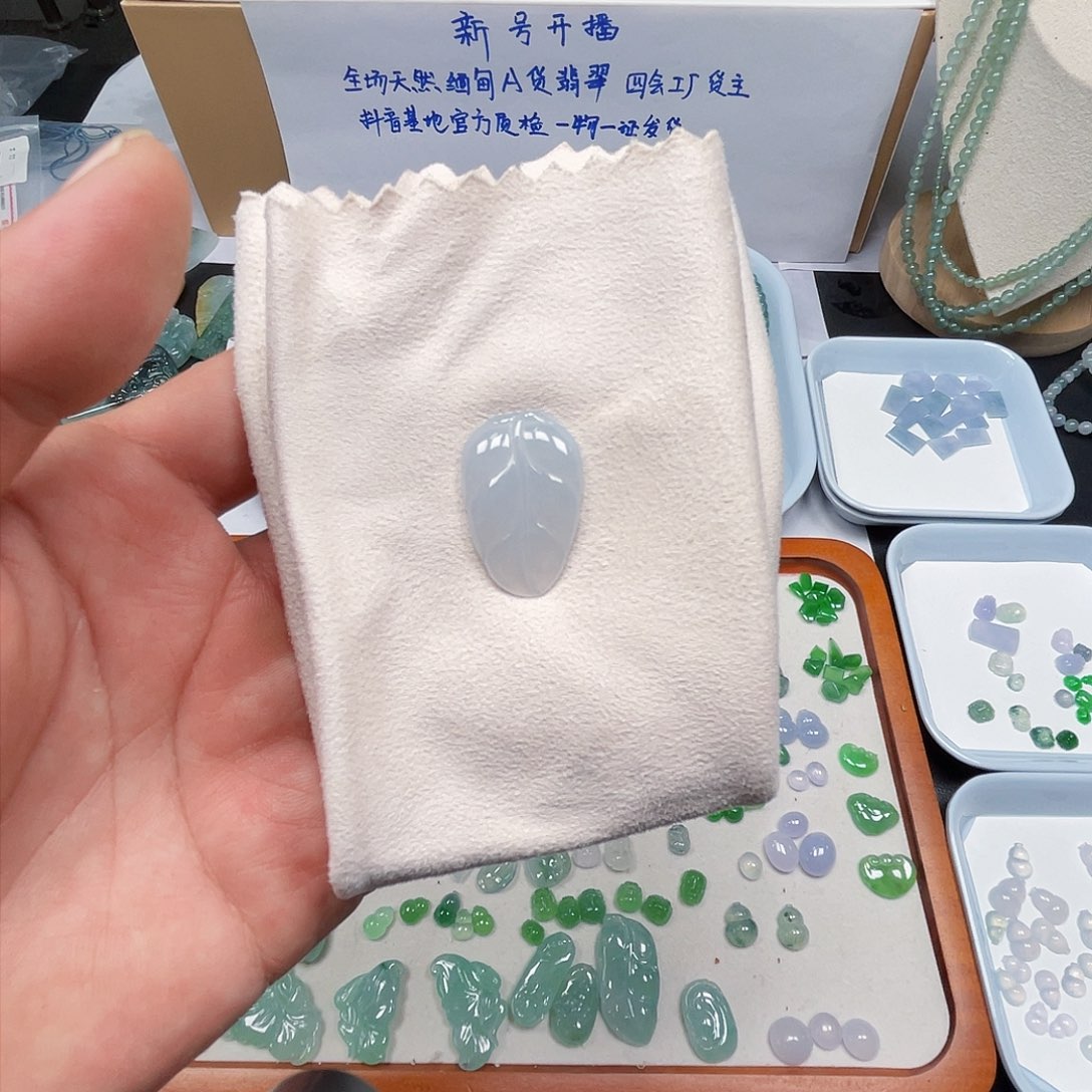 未镶嵌挂件翡翠1