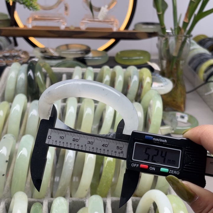 蛇纹石玉未镶嵌手镯233