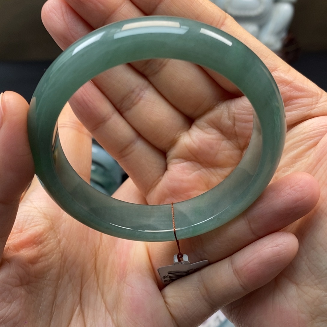 翡翠手镯未镶嵌自*天然