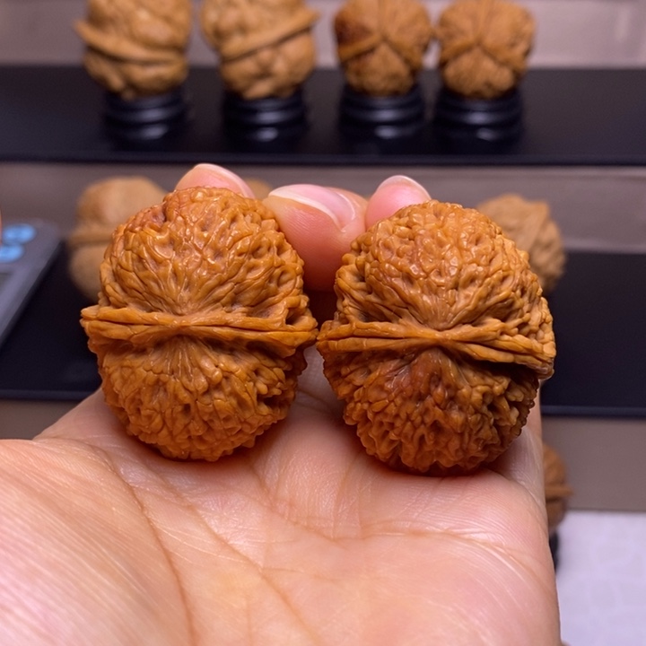 把件文玩核桃盘龙玉凤绣球70