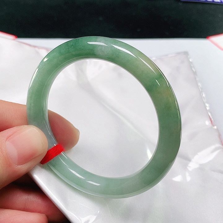 翡翠手镯未镶嵌翡翠手镯未镶嵌