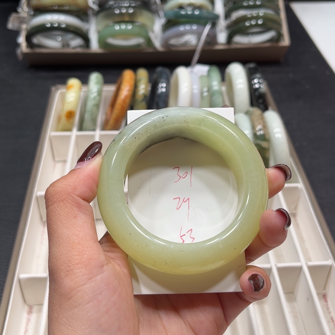 蛇纹石玉未镶嵌手镯