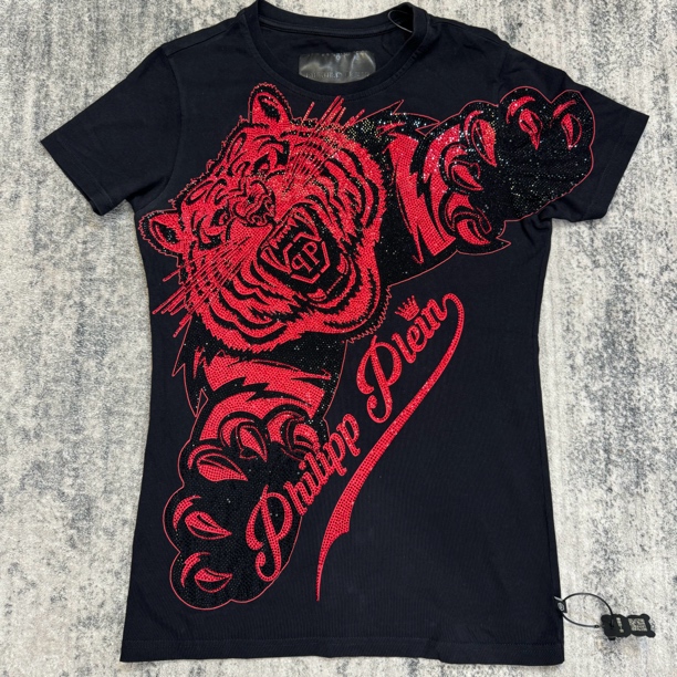 未使用 Philipp Plein 图案重工设计