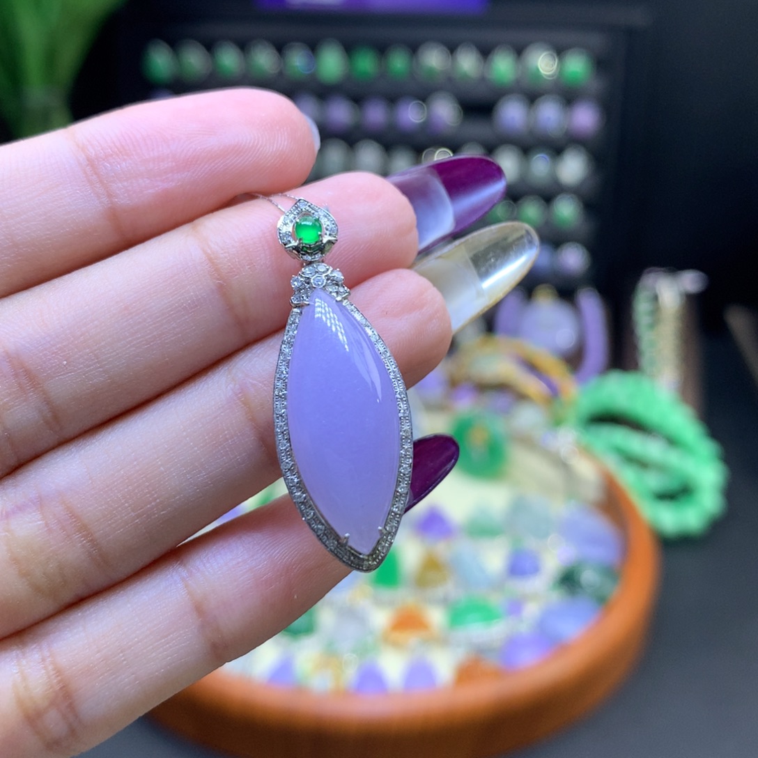 翡翠18K金镶嵌颈饰