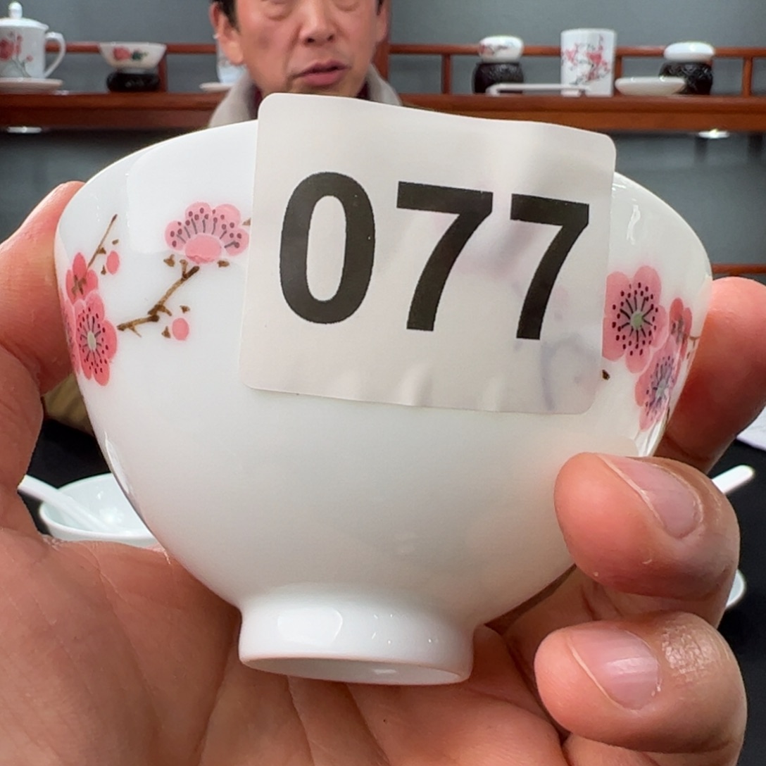 环****店柴窑红梅对花鸡心杯开片