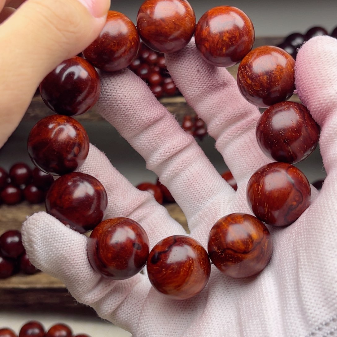 奥***蛋檀香紫檀（小叶紫檀）