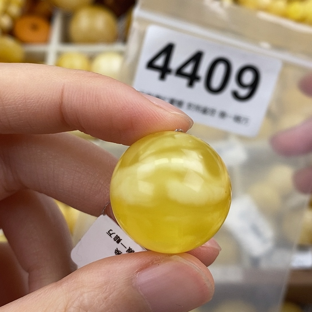 蜜蜡未镶嵌珠宝奇石22.4