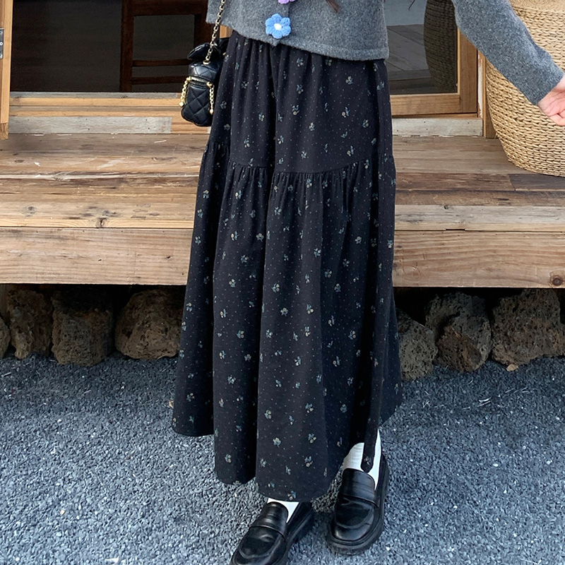 尔畔温柔风气质碎花半身裙女2025冬新款小个子高腰宽松中长款长裙