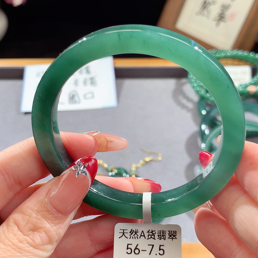 翡翠手镯（圆镯）未镶嵌