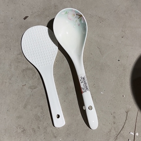 微瑕，不能明火，长22厘米，大勺2个饭铲19厘米，2个