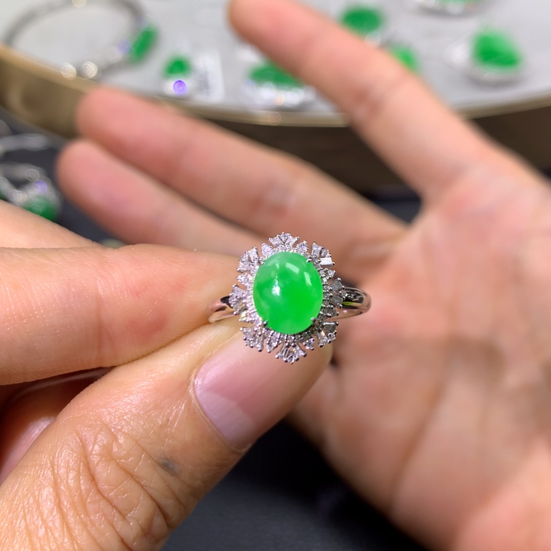 翡翠戒指18K金镶嵌翡翠