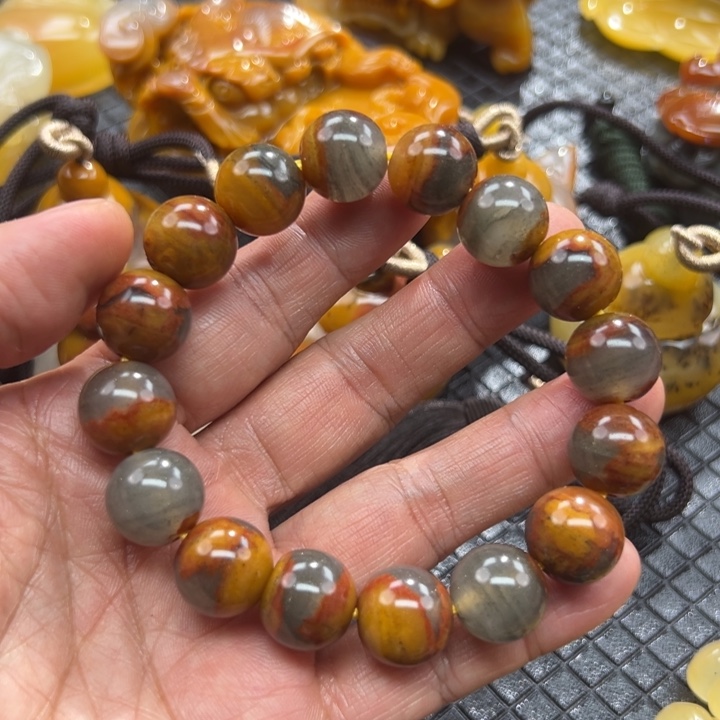 石英质玉（黄龙玉）颈饰未镶嵌