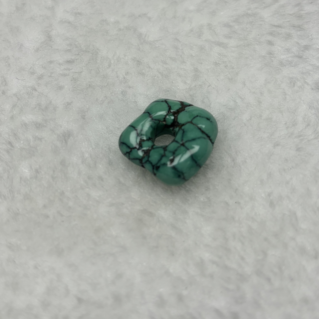 湖北十堰原矿绿松石水草纹藏扣尺寸16x15x5.8mm