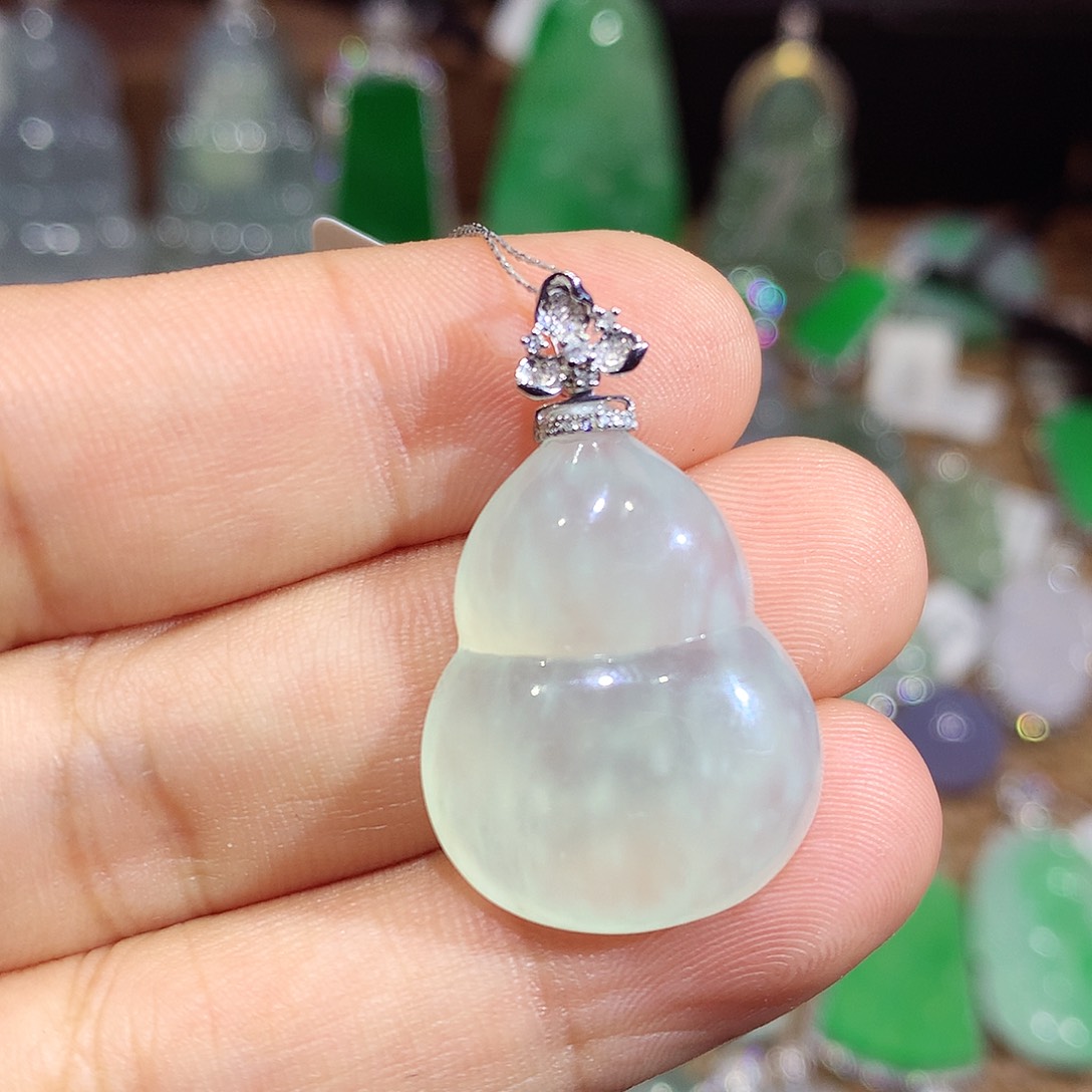 翡翠18K金镶嵌颈饰