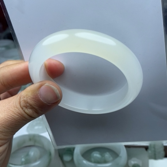 石英质玉（金丝玉）手镯未镶嵌