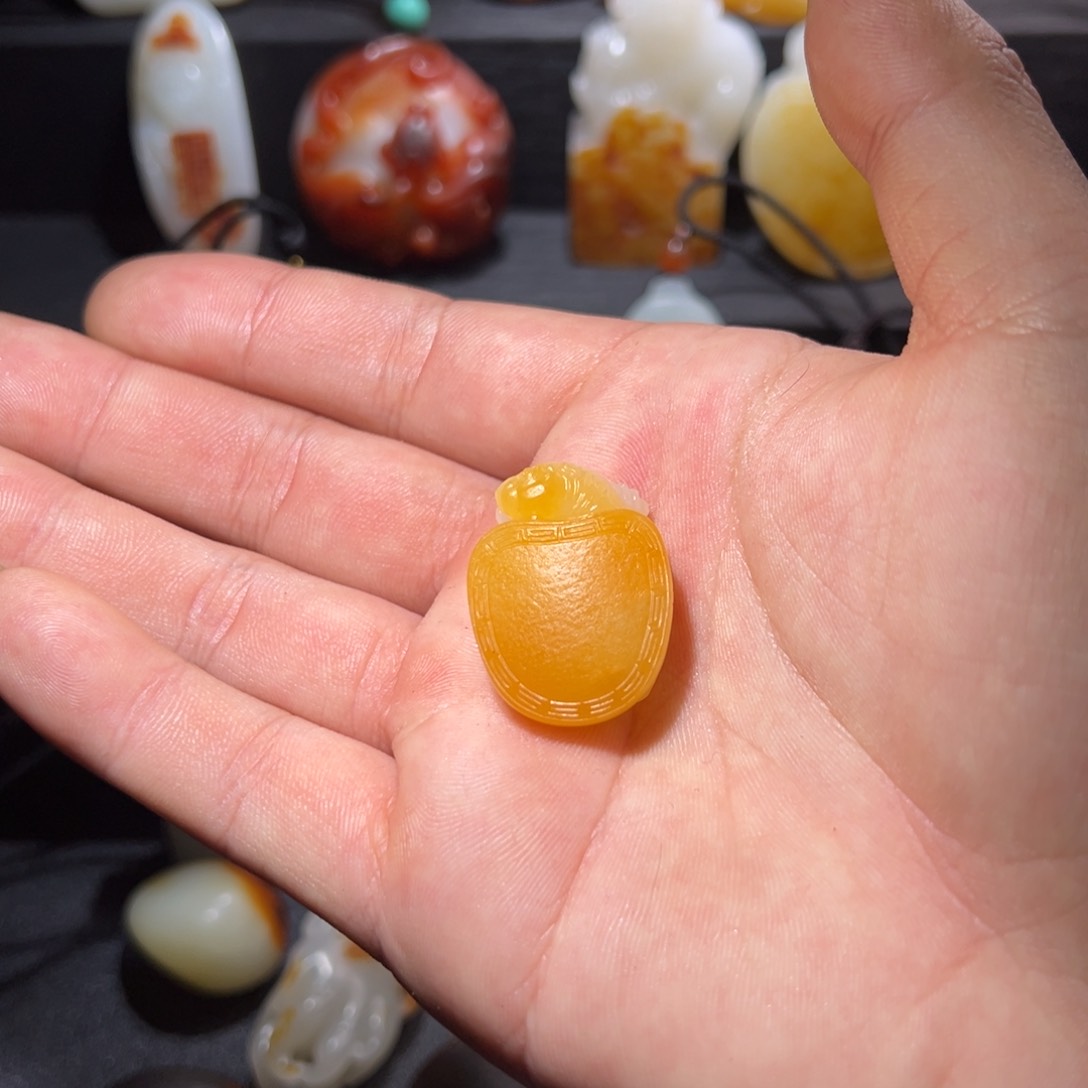 和田玉颈饰未镶嵌萌***记