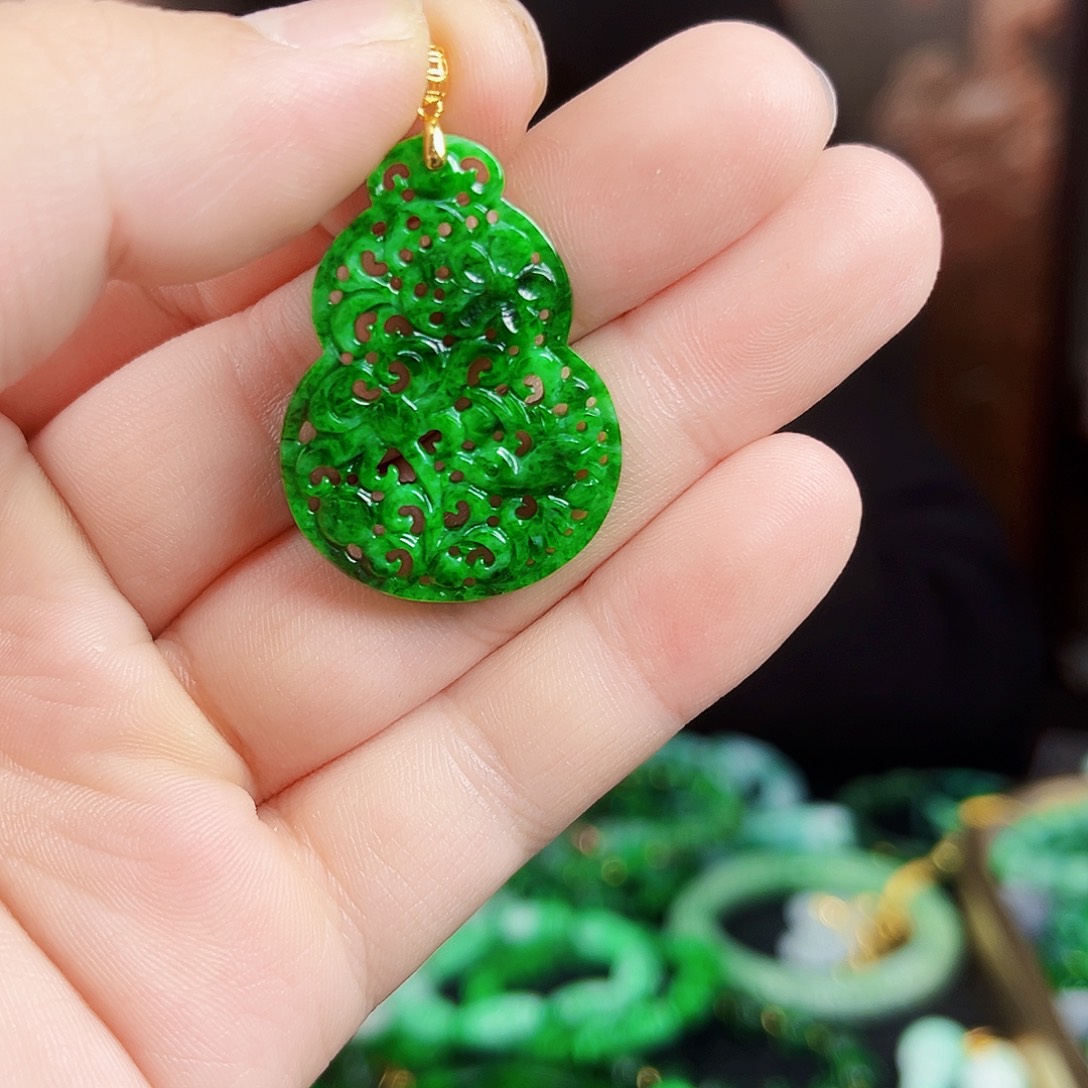 翡翠颈饰18K金镶嵌吊坠