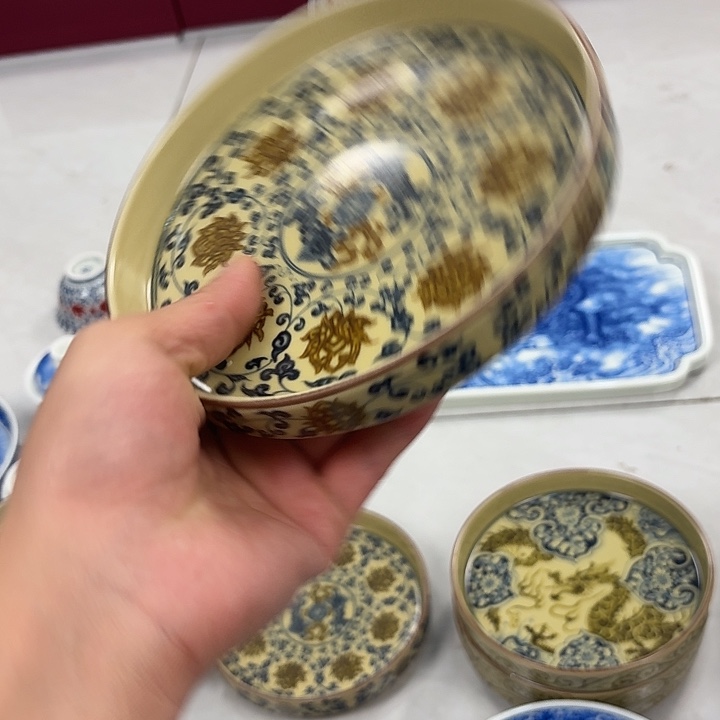 瓷片釉里金缠枝莲大胡乘景德镇