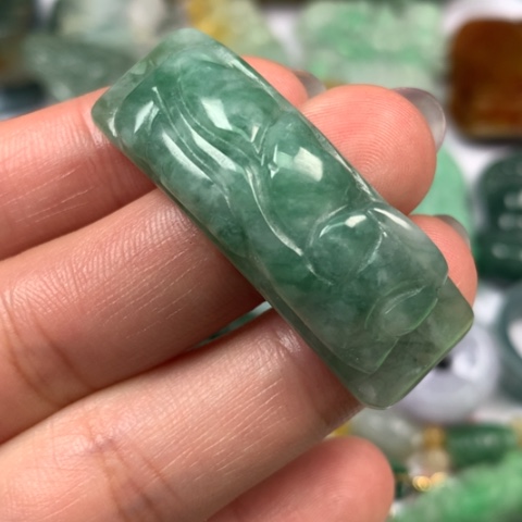 翡翠颈饰未镶嵌翡翠