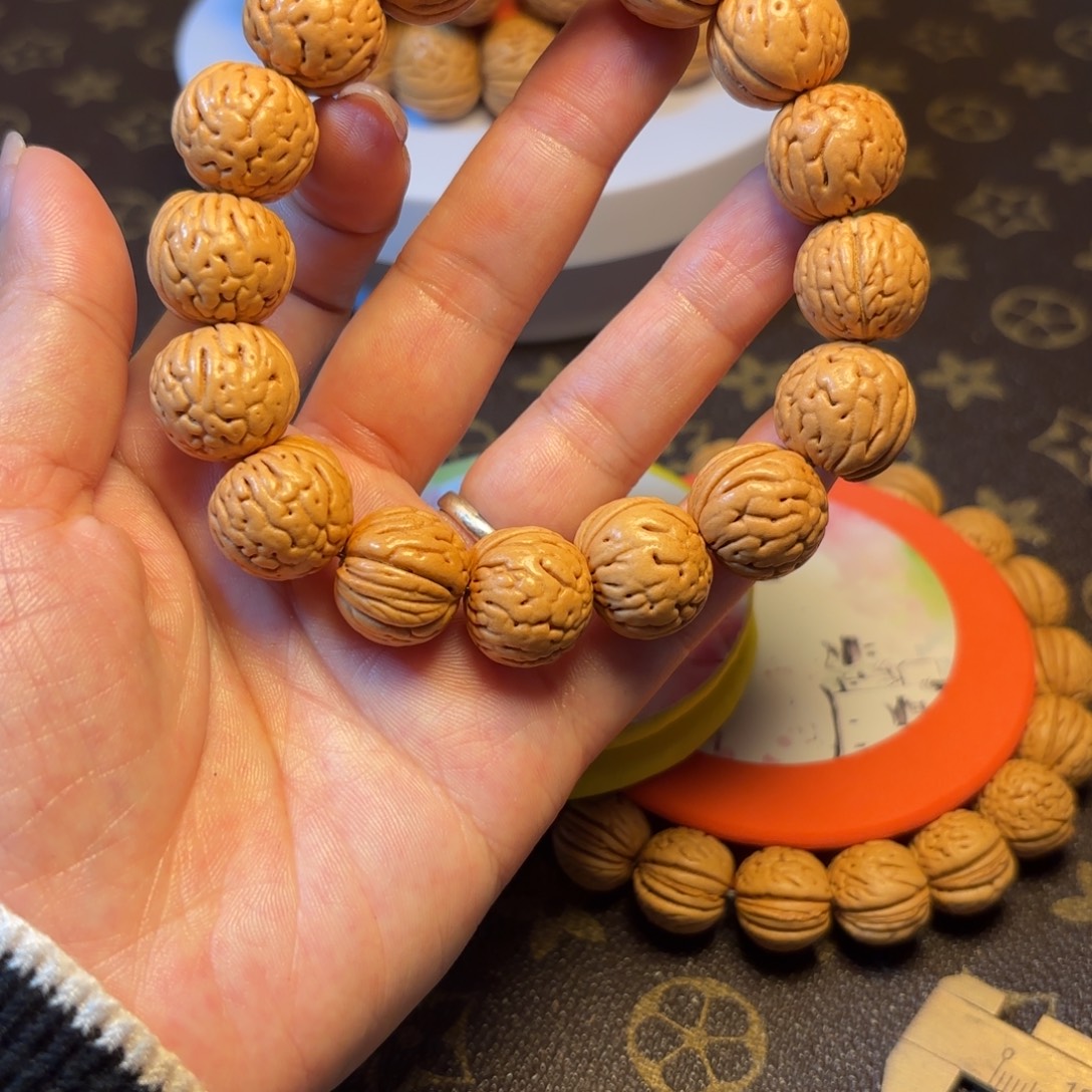 荡****桃核手串野生肌肉纹