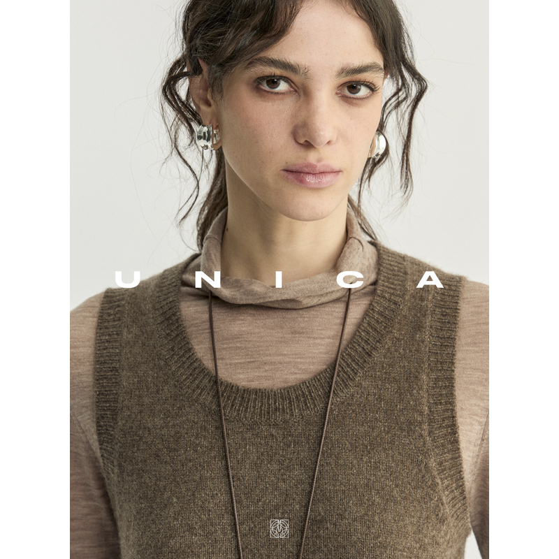UNICA/博主叠穿两件套牦牛绒U领背心_水溶羊毛微透针织打底衫