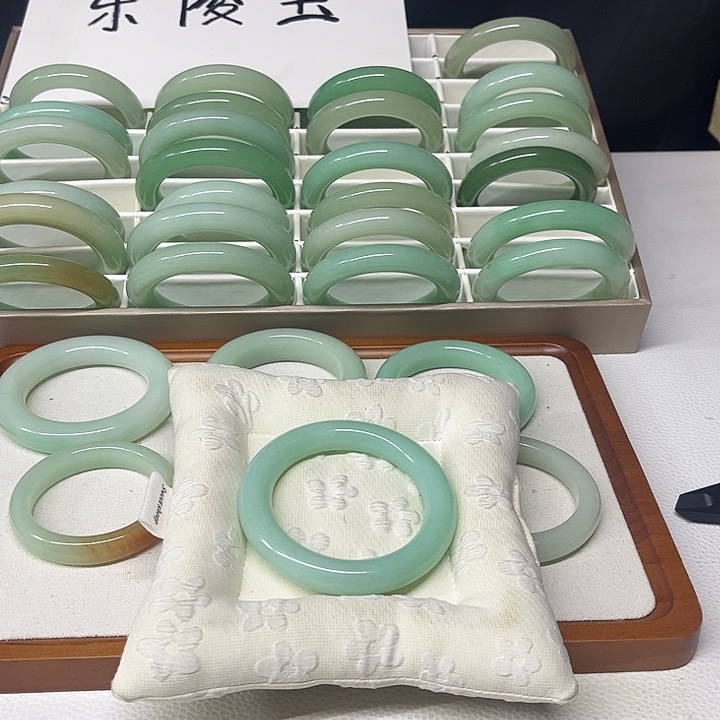 贝****非金属国风时尚手镯奶蓝56圆条