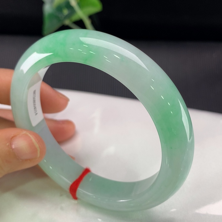 翡翠未镶嵌手镯正圈58