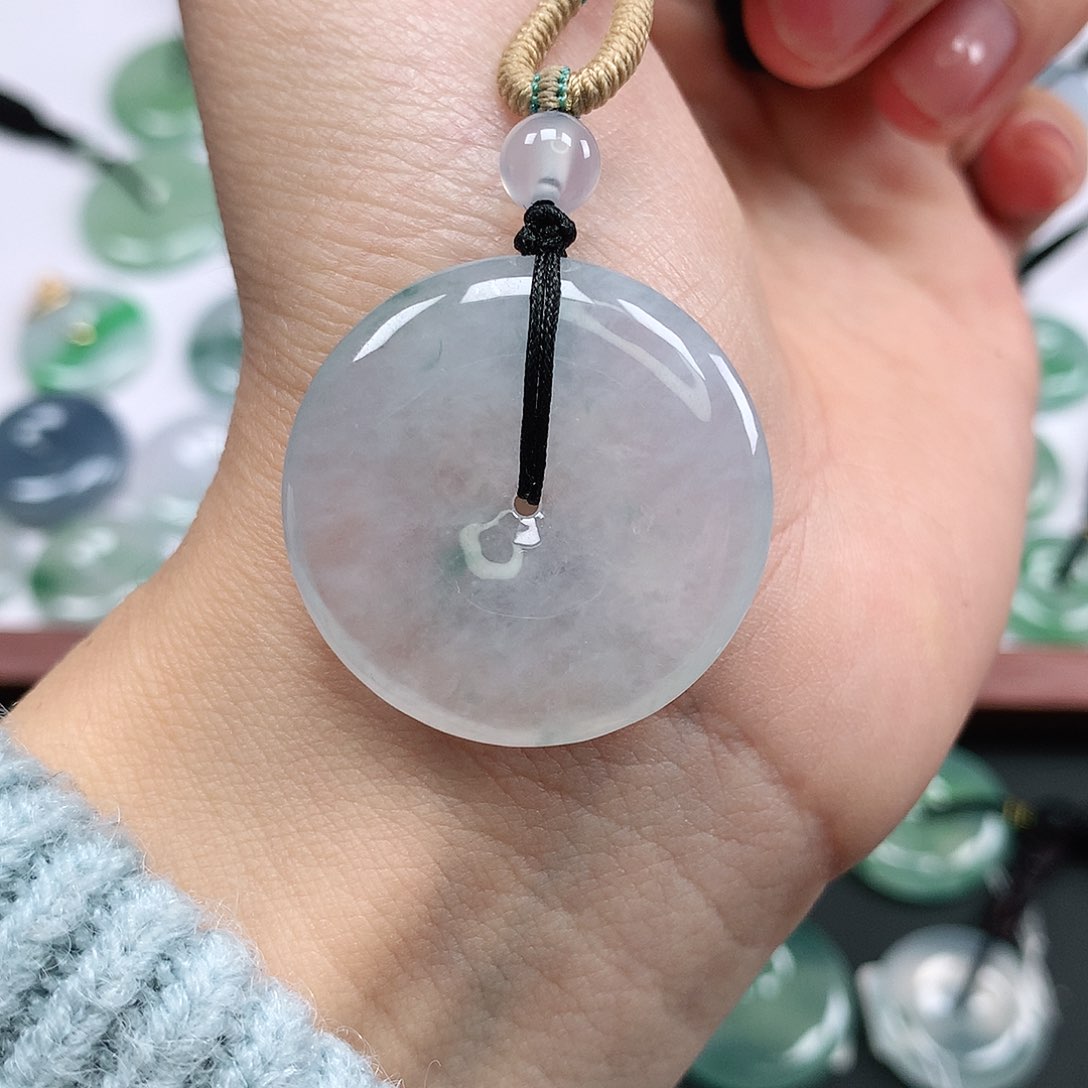 翡翠颈饰未镶嵌平安