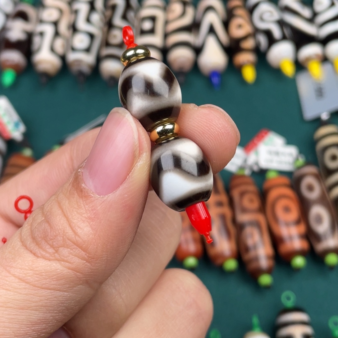 鸿***装玛瑙/玉髓裸珠虎牙达洛