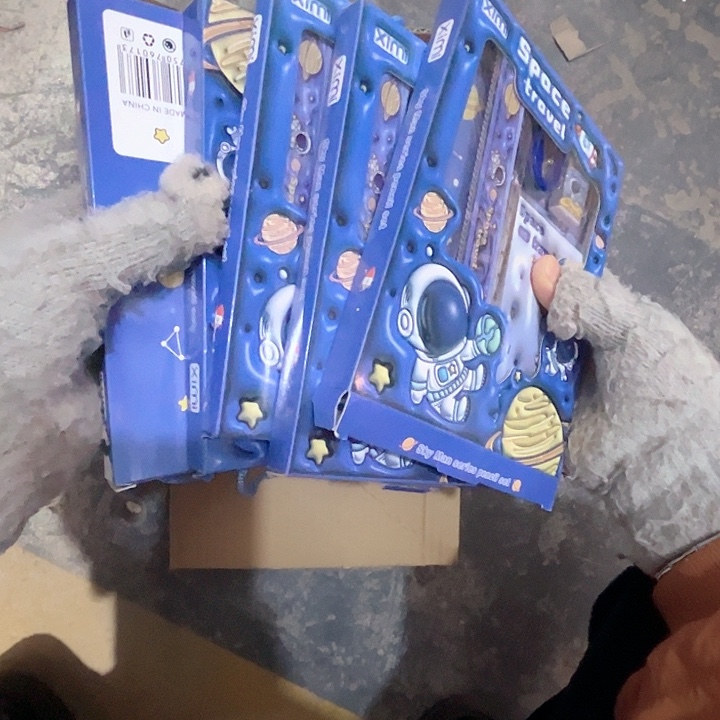 铅笔文具伴手礼5盒。 