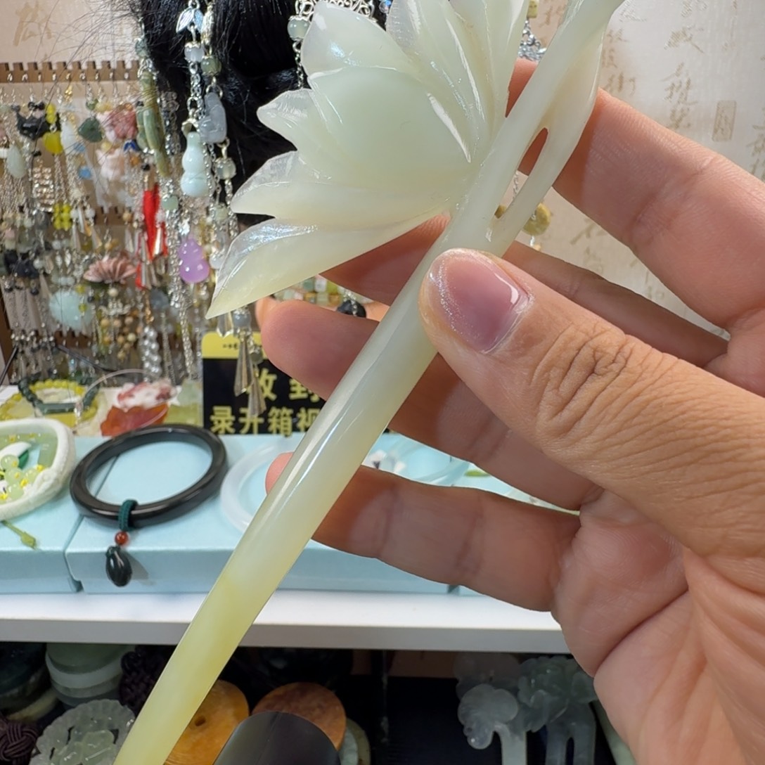 未镶嵌岫玉发簪福利款精品一体雕玉兰花