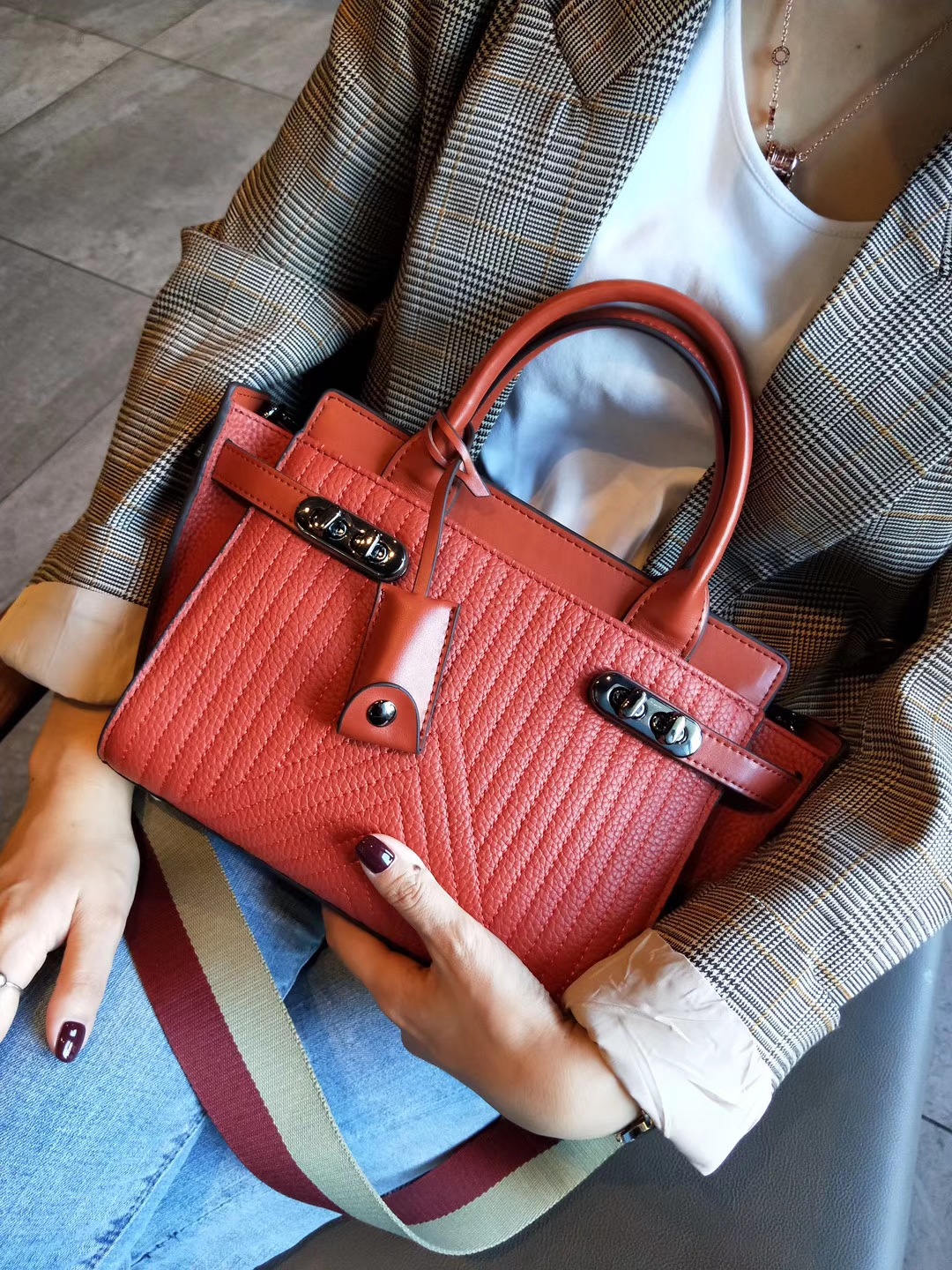 街头潮流单根纯色手提款单肩包气质大气洋气百搭