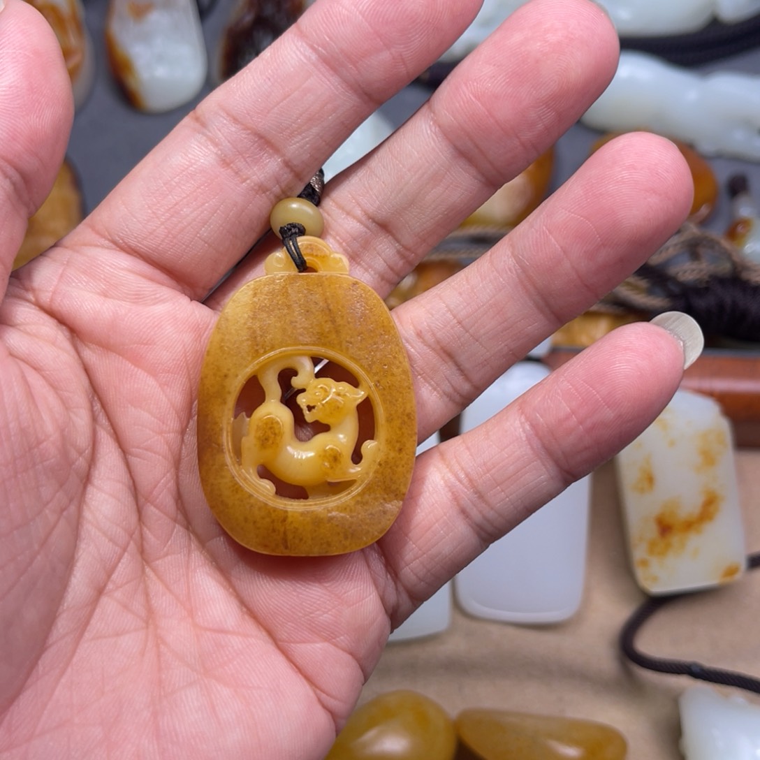 和田玉挂件未镶嵌冰*