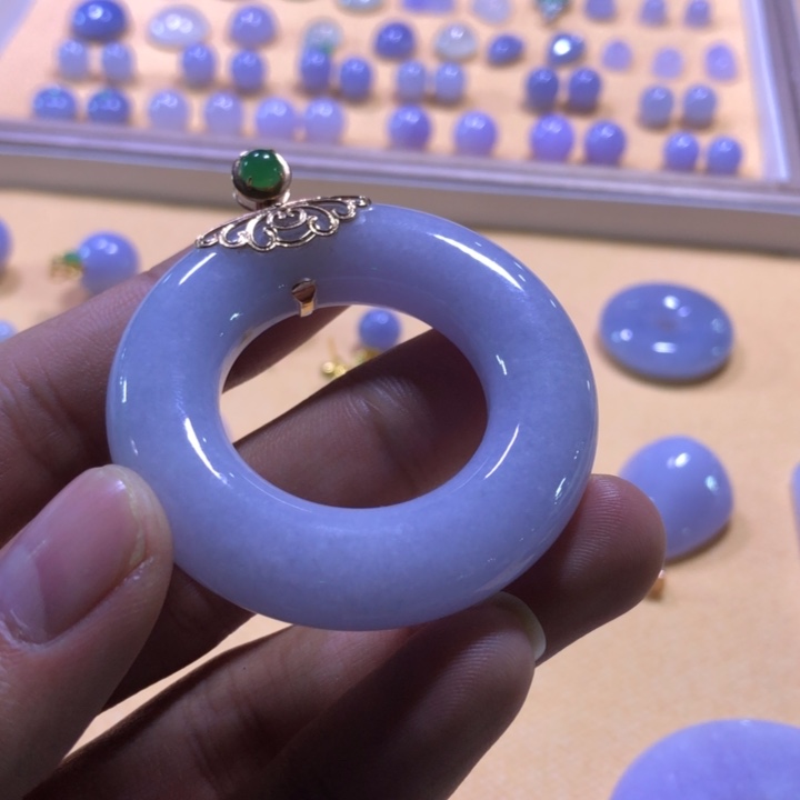 翡翠18K金镶嵌颈饰