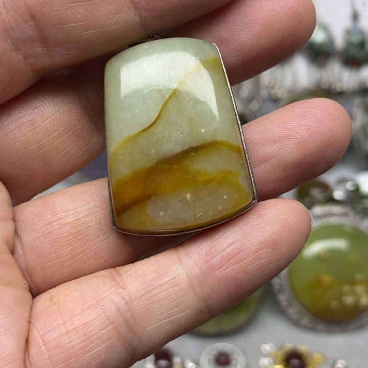 蛇纹石玉吊坠银S925镶嵌